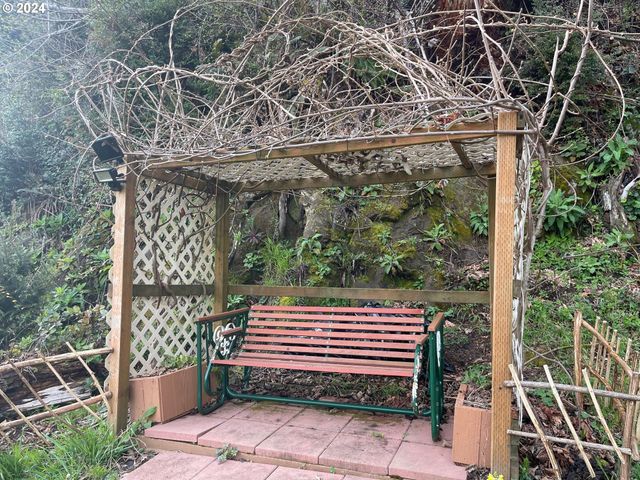 83126 SILTCOOS STATION Rd, Westlake, OR 97493