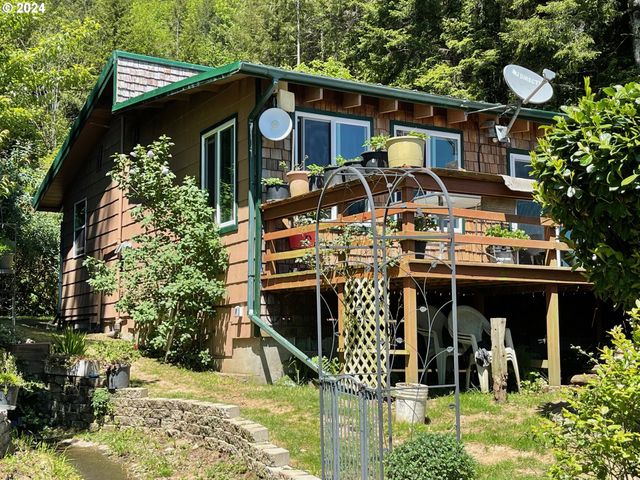 83126 SILTCOOS STATION Rd, Westlake, OR 97493