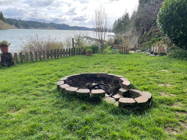 83126 SILTCOOS STATION Rd, Westlake, OR 97493