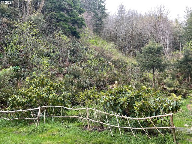 83126 SILTCOOS STATION Rd, Westlake, OR 97493