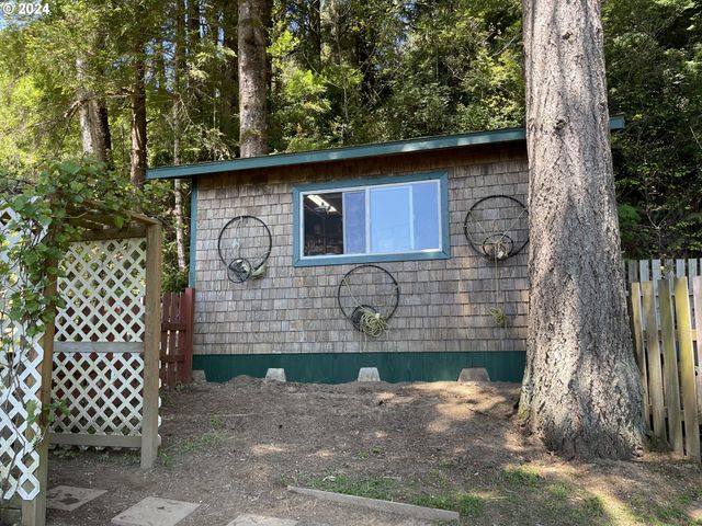 83126 SILTCOOS STATION Rd, Westlake, OR 97493