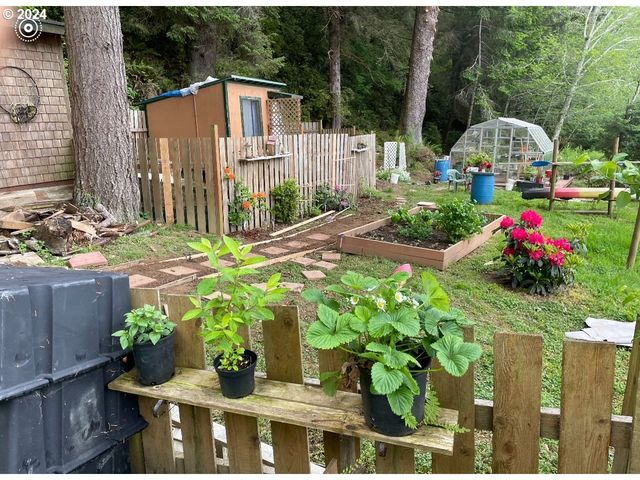 83126 SILTCOOS STATION Rd, Westlake, OR 97493