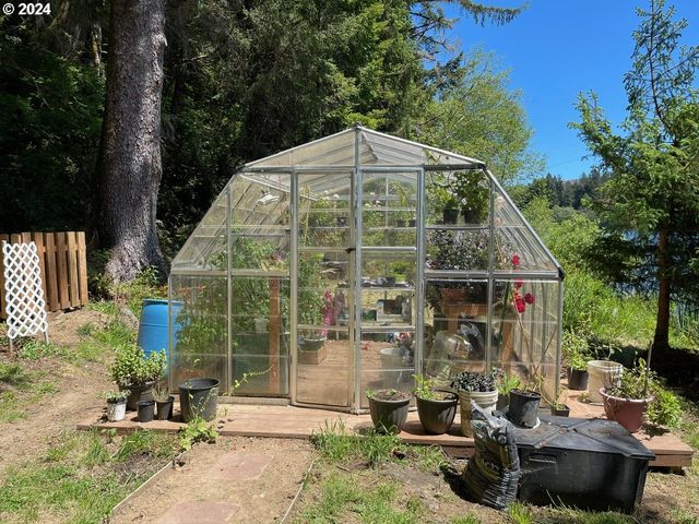 83126 SILTCOOS STATION Rd, Westlake, OR 97493