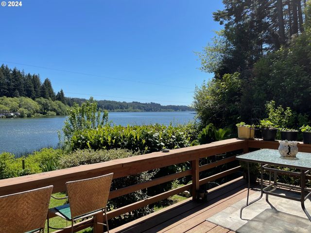 83126 SILTCOOS STATION Rd, Westlake, OR 97493