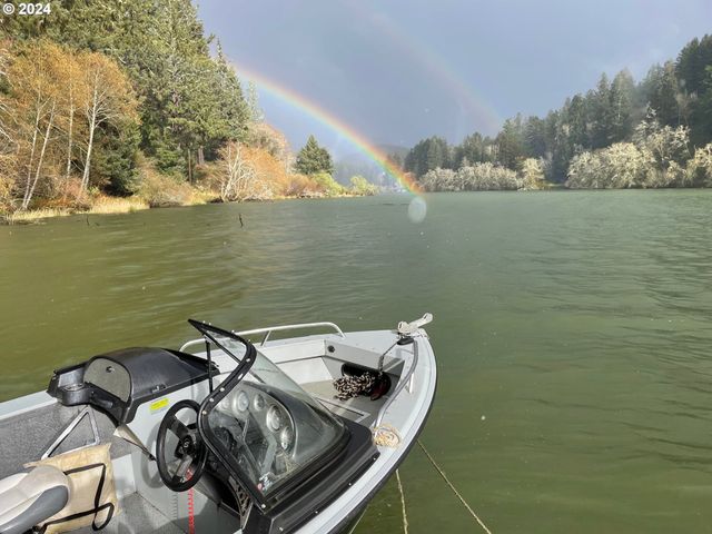 83126 SILTCOOS STATION Rd, Westlake, OR 97493