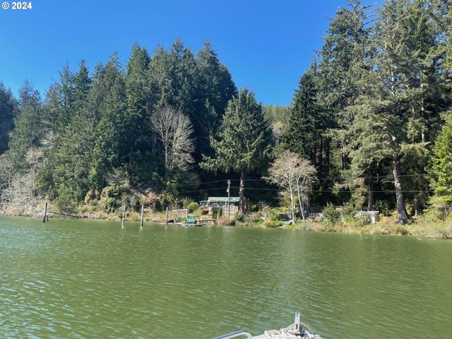 83126 SILTCOOS STATION Rd, Westlake, OR 97493