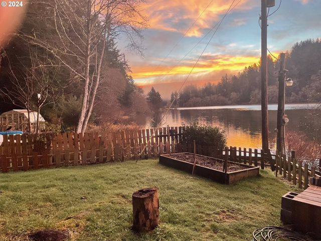 83126 SILTCOOS STATION Rd, Westlake, OR 97493