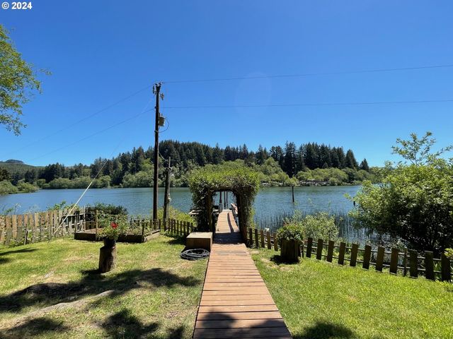 83126 SILTCOOS STATION Rd, Westlake, OR 97493