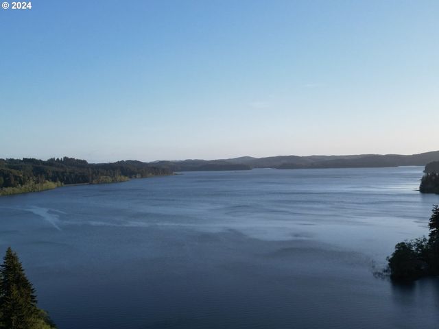 83126 SILTCOOS STATION Rd, Westlake, OR 97493