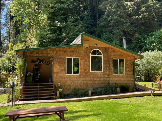 83126 SILTCOOS STATION Rd, Westlake, OR 97493