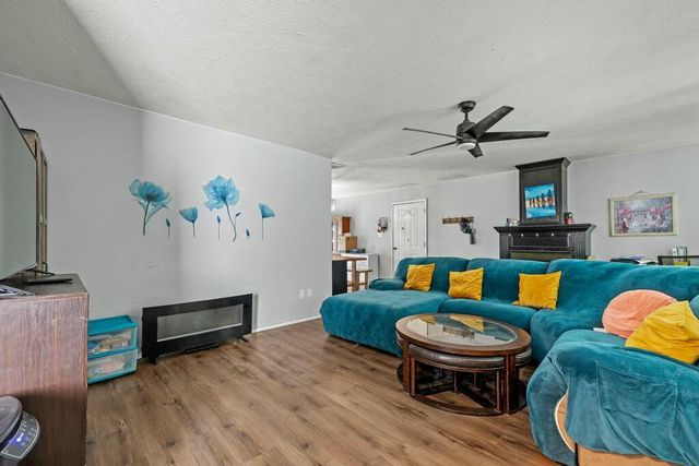 1189 South Sha Ree Lane, Bolivar, MO 65613