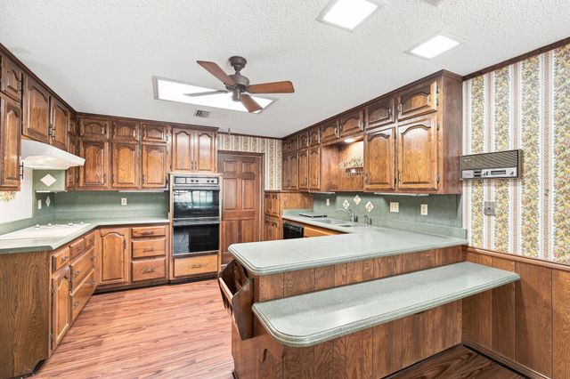 2000 Crisp Road, Ennis, TX 75119