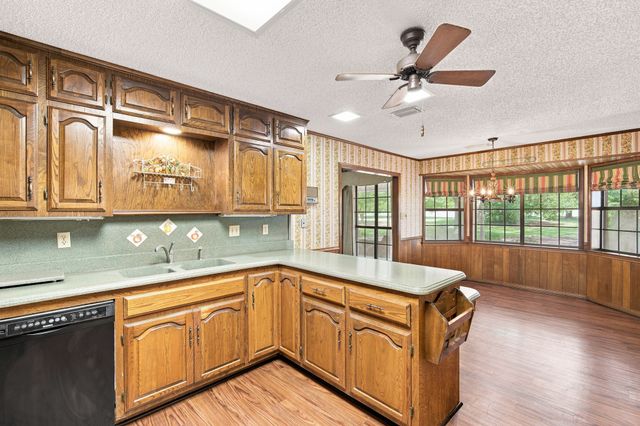 2000 Crisp Road, Ennis, TX 75119
