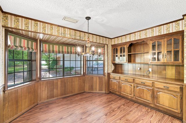 2000 Crisp Road, Ennis, TX 75119