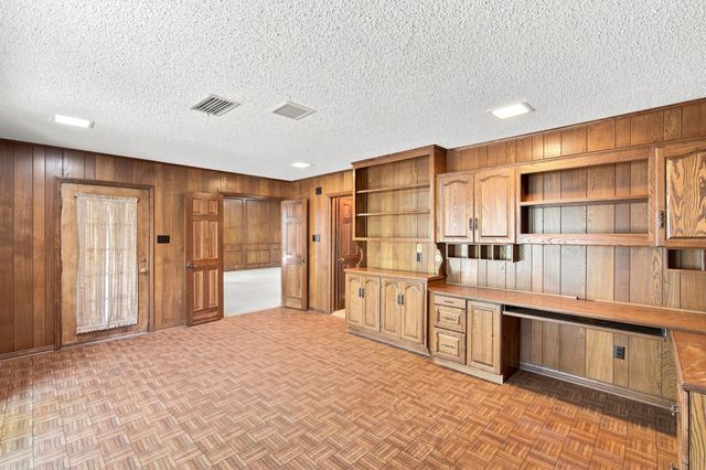 2000 Crisp Road, Ennis, TX 75119