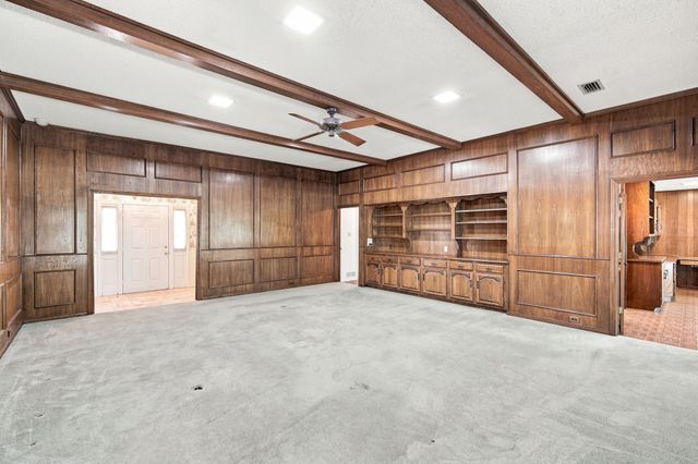 2000 Crisp Road, Ennis, TX 75119