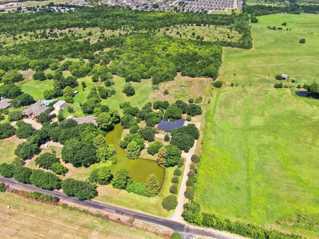 2000 Crisp Road, Ennis, TX 75119