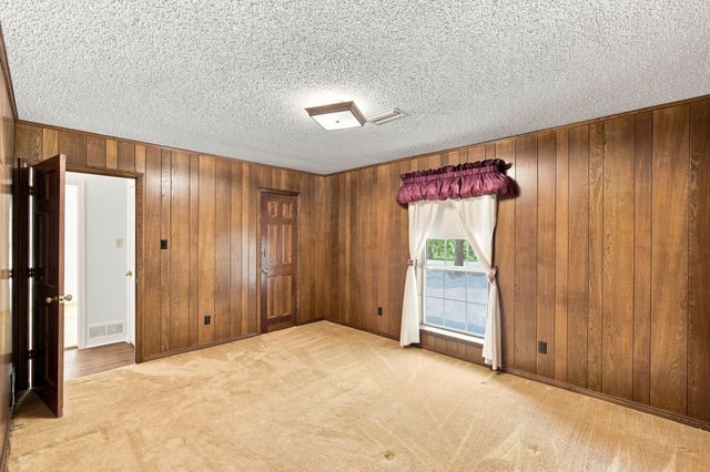 2000 Crisp Road, Ennis, TX 75119
