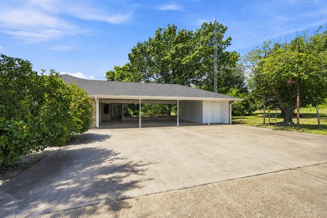 2000 Crisp Road, Ennis, TX 75119