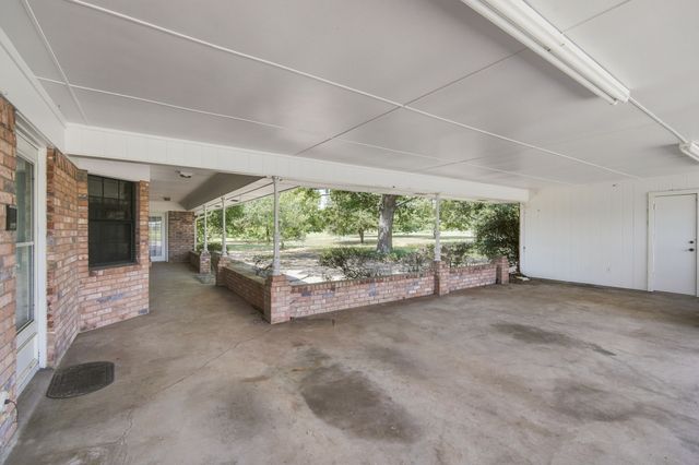 2000 Crisp Road, Ennis, TX 75119