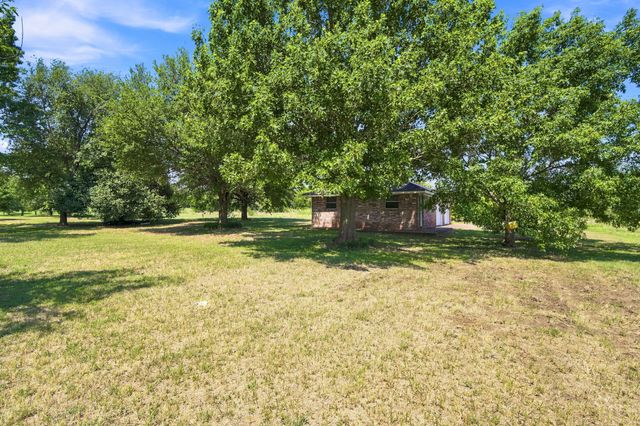 2000 Crisp Road, Ennis, TX 75119