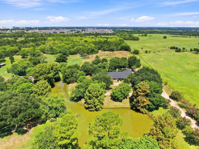 2000 Crisp Road, Ennis, TX 75119