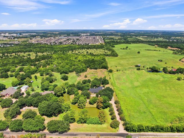 2000 Crisp Road, Ennis, TX 75119