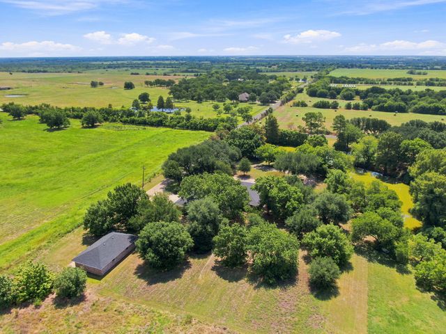 2000 Crisp Road, Ennis, TX 75119