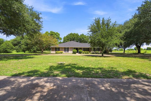 2000 Crisp Road, Ennis, TX 75119