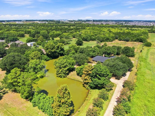 2000 Crisp Road, Ennis, TX 75119