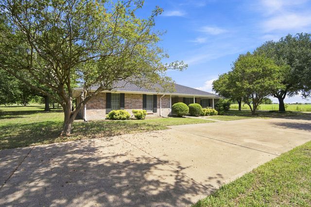 2000 Crisp Road, Ennis, TX 75119