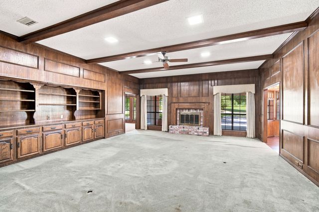 2000 Crisp Road, Ennis, TX 75119