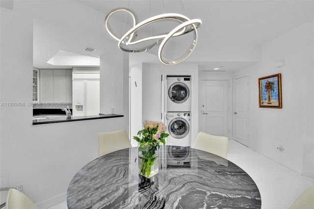 21050 Point Pl 302, Aventura, FL 33180