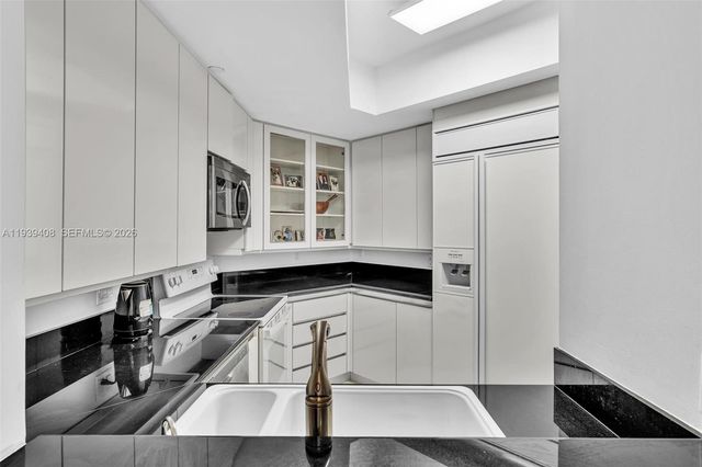 21050 Point Pl 302, Aventura, FL 33180