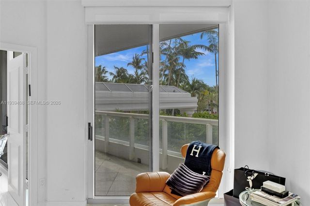 21050 Point Pl 302, Aventura, FL 33180