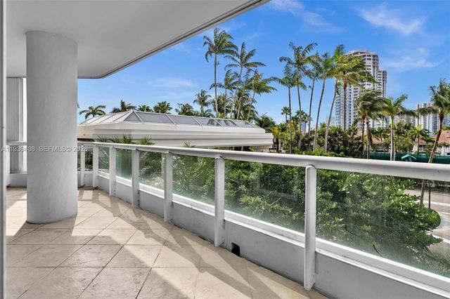 21050 Point Pl 302, Aventura, FL 33180