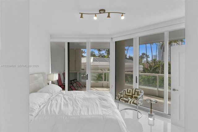 21050 Point Pl 302, Aventura, FL 33180