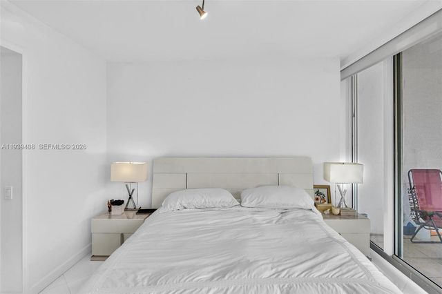 21050 Point Pl 302, Aventura, FL 33180