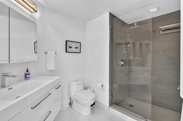 21050 Point Pl 302, Aventura, FL 33180