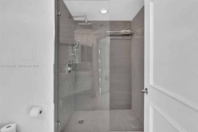 21050 Point Pl 302, Aventura, FL 33180