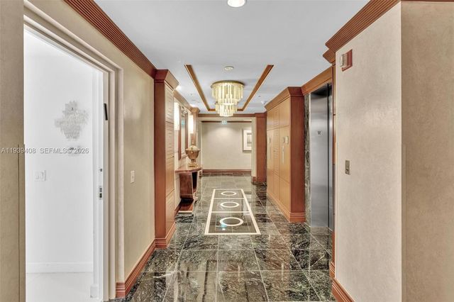 21050 Point Pl 302, Aventura, FL 33180