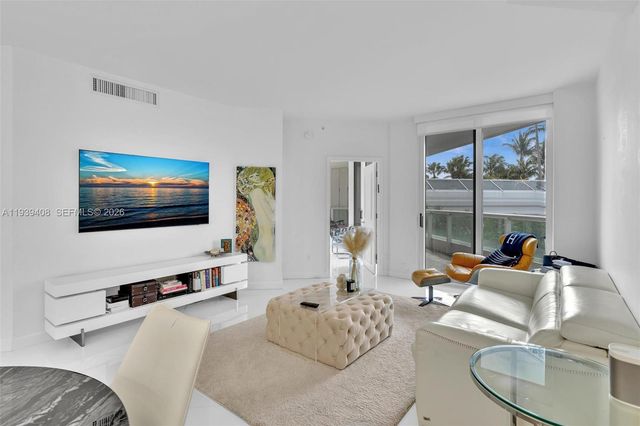 21050 Point Pl 302, Aventura, FL 33180