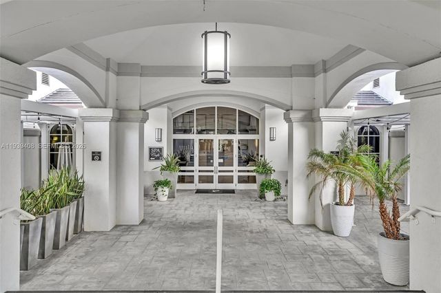 21050 Point Pl 302, Aventura, FL 33180