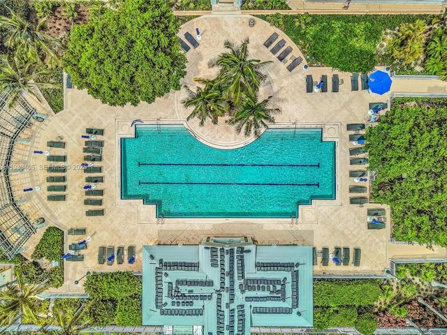 21050 Point Pl 302, Aventura, FL 33180