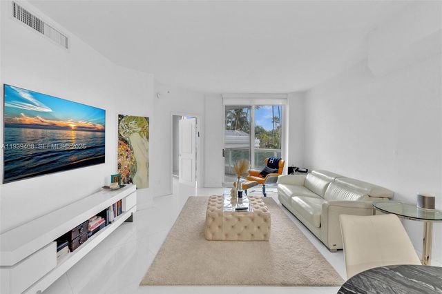 21050 Point Pl 302, Aventura, FL 33180