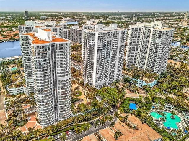 21050 Point Pl 302, Aventura, FL 33180