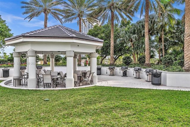 21050 Point Pl 302, Aventura, FL 33180