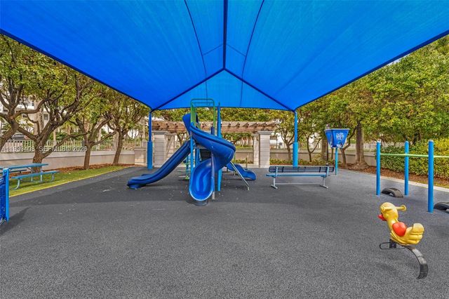 21050 Point Pl 302, Aventura, FL 33180