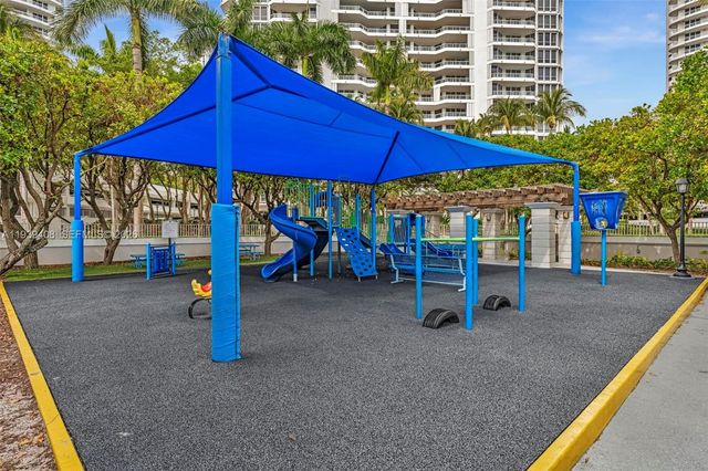21050 Point Pl 302, Aventura, FL 33180