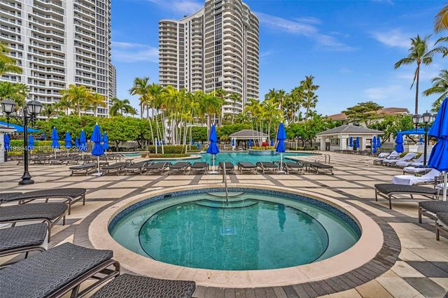 21050 Point Pl 302, Aventura, FL 33180